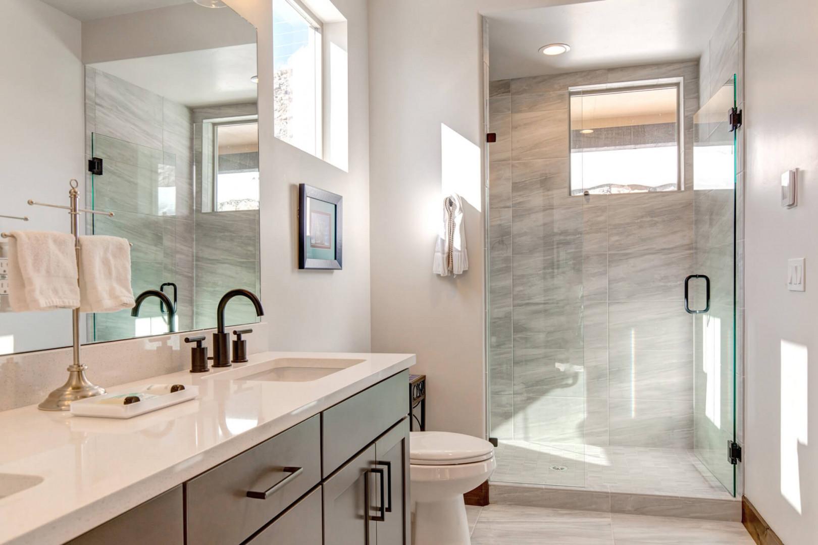 Black Rock Ridge 14457: Sleek sink, mirror, toilet, and shower in modern design.