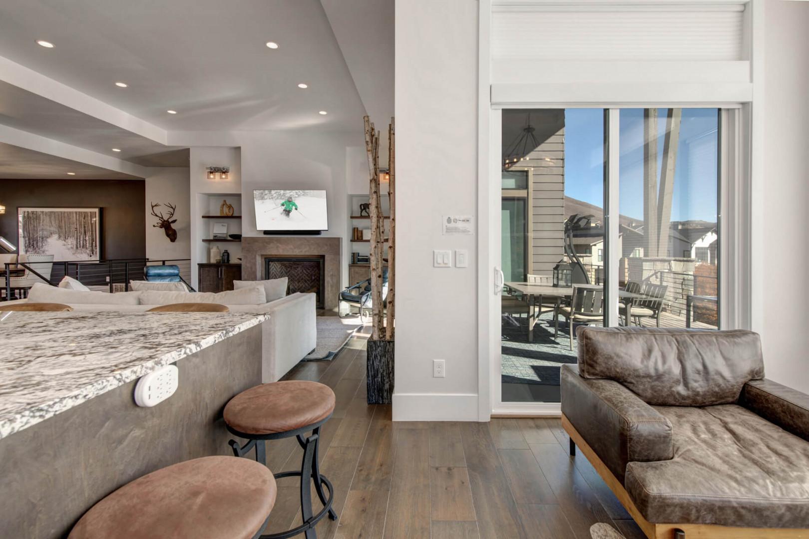 Deer Springs 12797: Next to the kitchen is a cozy seating area that also leads outside to the terrace.