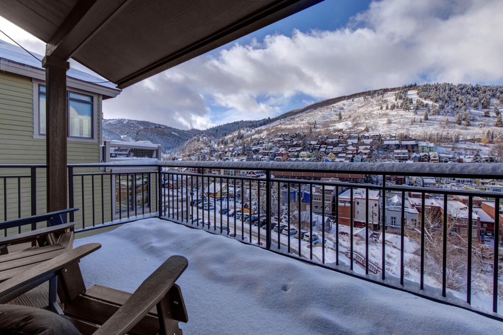 Upper Main 301: Step onto your private balcony and breathe in the crisp mountain air while soaking up stunning snow-dusted slopes and village views.