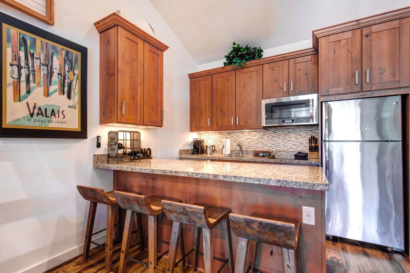 Vacation Rentals in Park City at Prospector Lodge 627: Full kitchen and bar dining