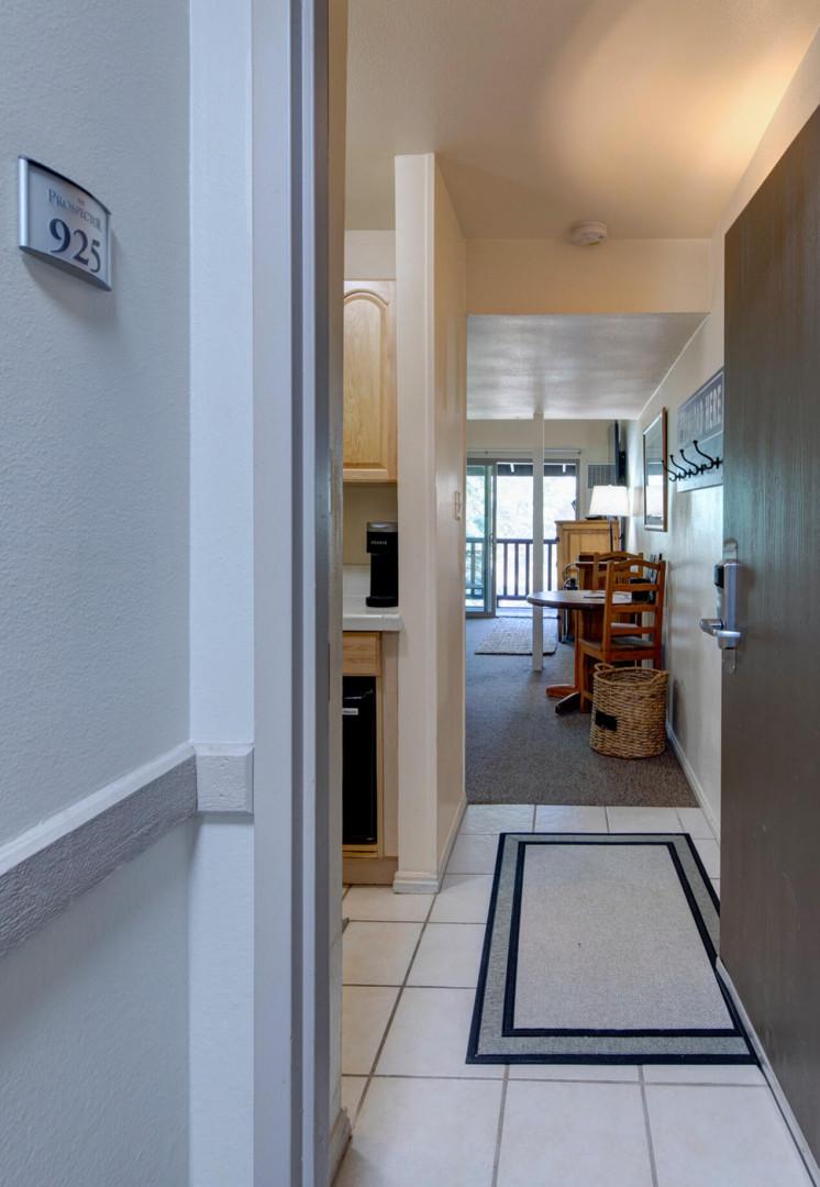 Vacation Rentals in Park City at Prospector Lodge 925: Entering the condo