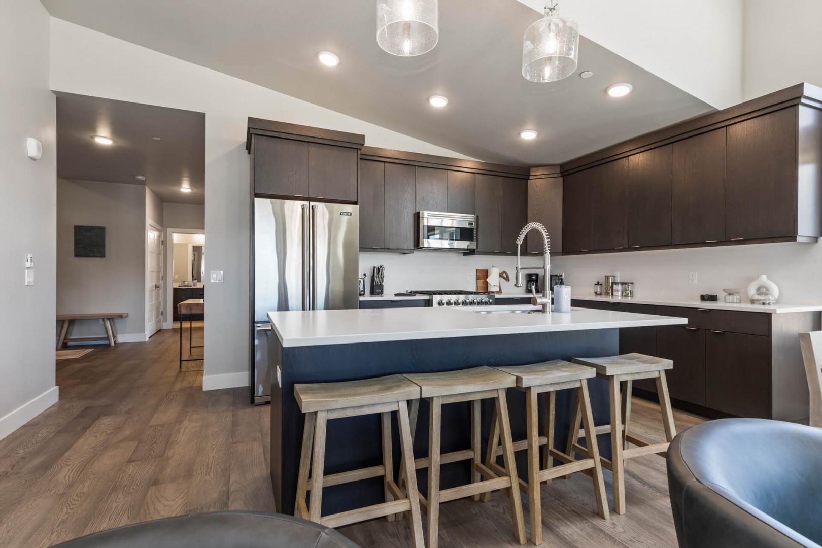 Mayflower Lakeside 301-45: Cozy bar stools by the kitchen bar table, perfect for breakfast.