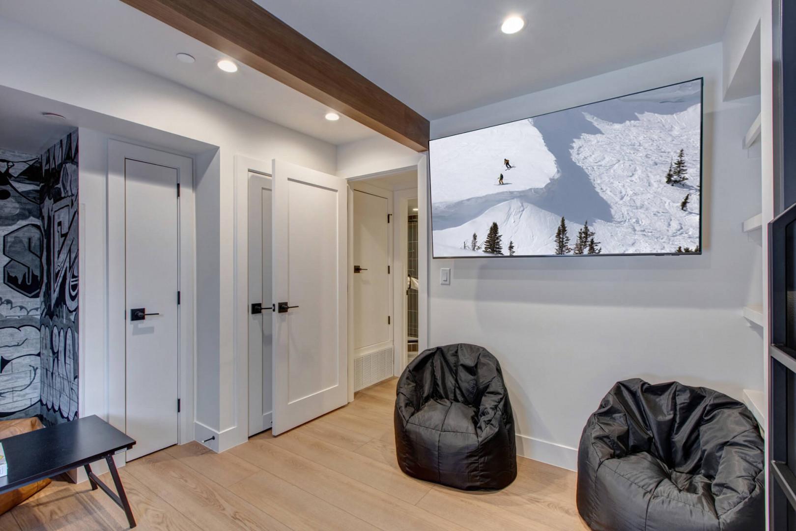 Sink into cozy bean bags after your ski adventures, surrounded by mountain-inspired decor and warm wood accents that make you feel right at home.