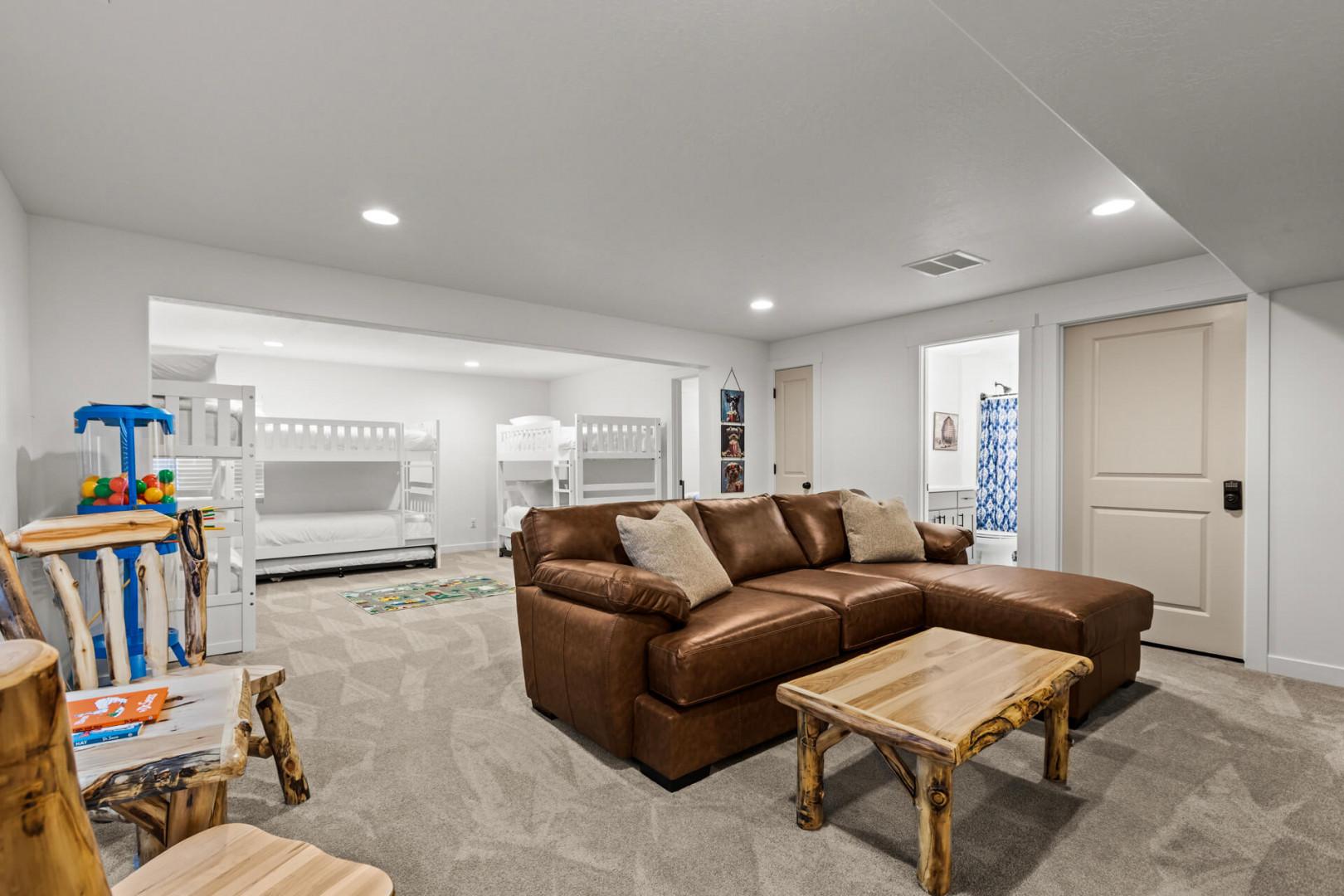 Coyote Ridge 1796: Downstairs Den/Bedroom