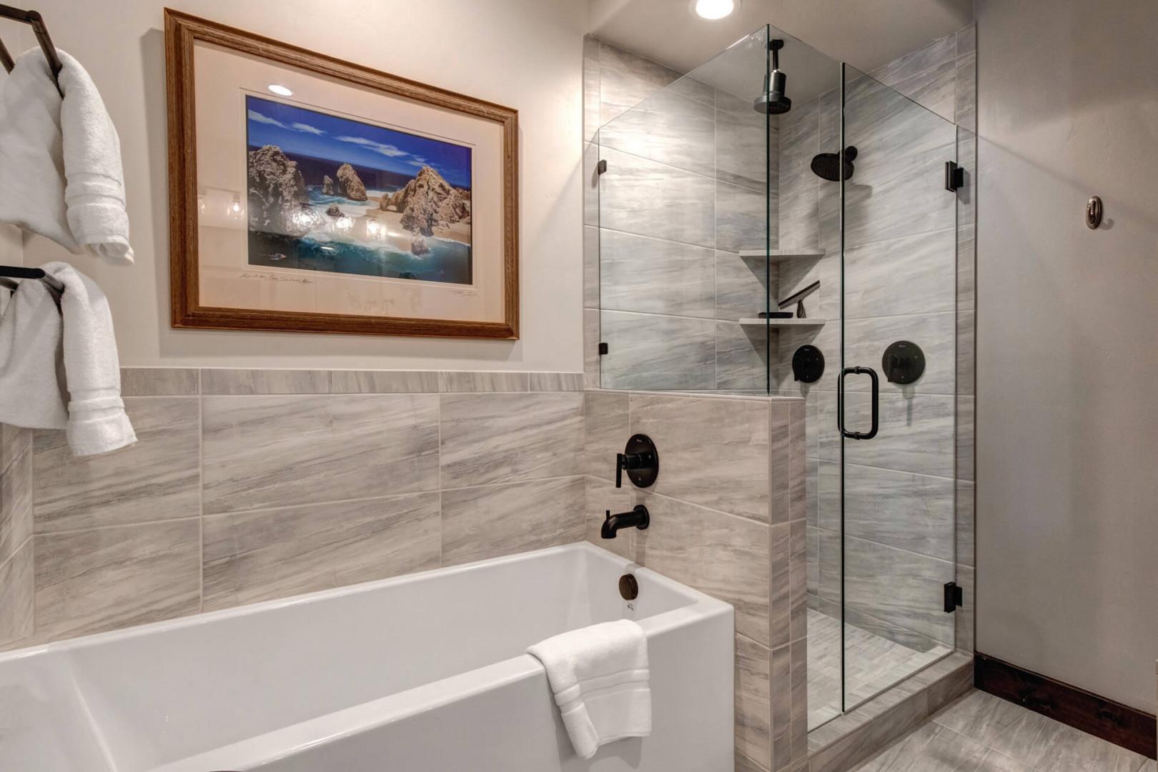 Black Rock Ridge 14457: Bathroom: "Luxurious tub and shower combo for a relaxing spa experience."