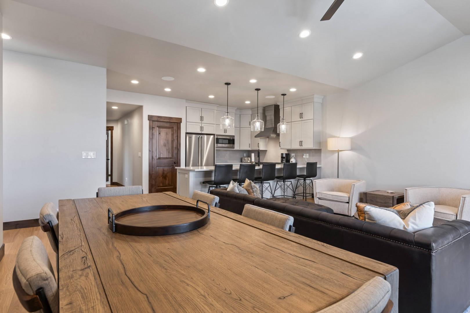 Black Rock Ridge 14536: Inviting dining table in a cozy kitchen setting.