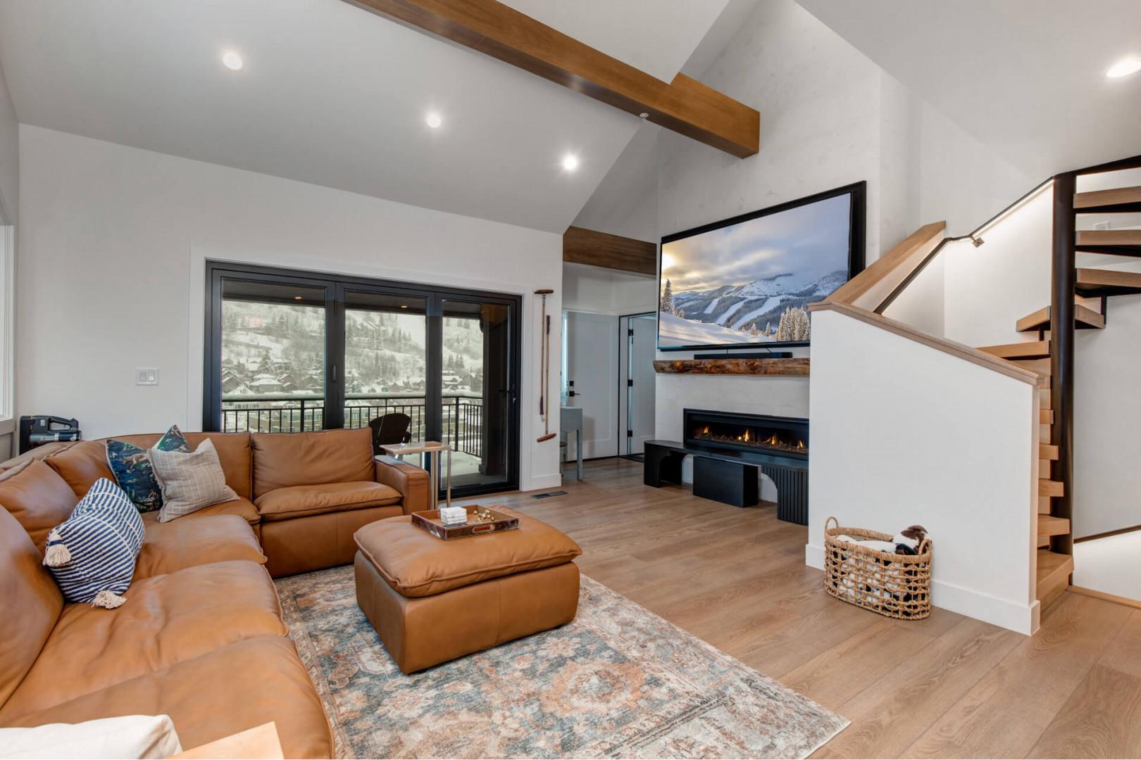 Upper Main 301: Sink into rich leather seating by your crackling fireplace, while soaring vaulted ceilings and warm wood beams create an inviting mountain retreat atmosphere.