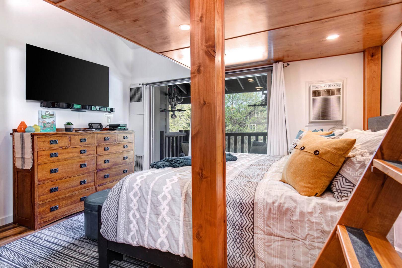 Vacation Rentals in Park City at Prospector Lodge 627: Studio with King bed and King loft bed