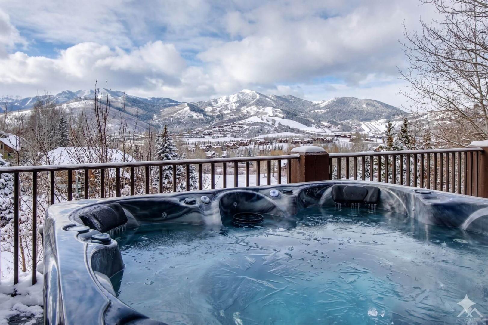 Jeremy Ranch 2505 Winter Hot Tub
