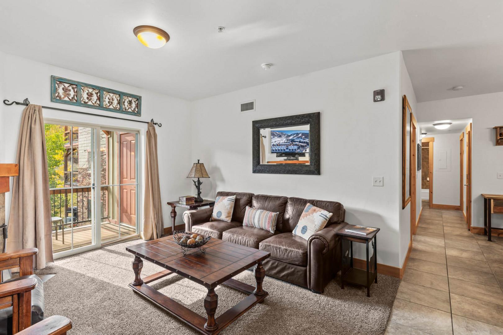 Vacation Rentals in Park City at Bear Hollow Lodges 1304: Living room area