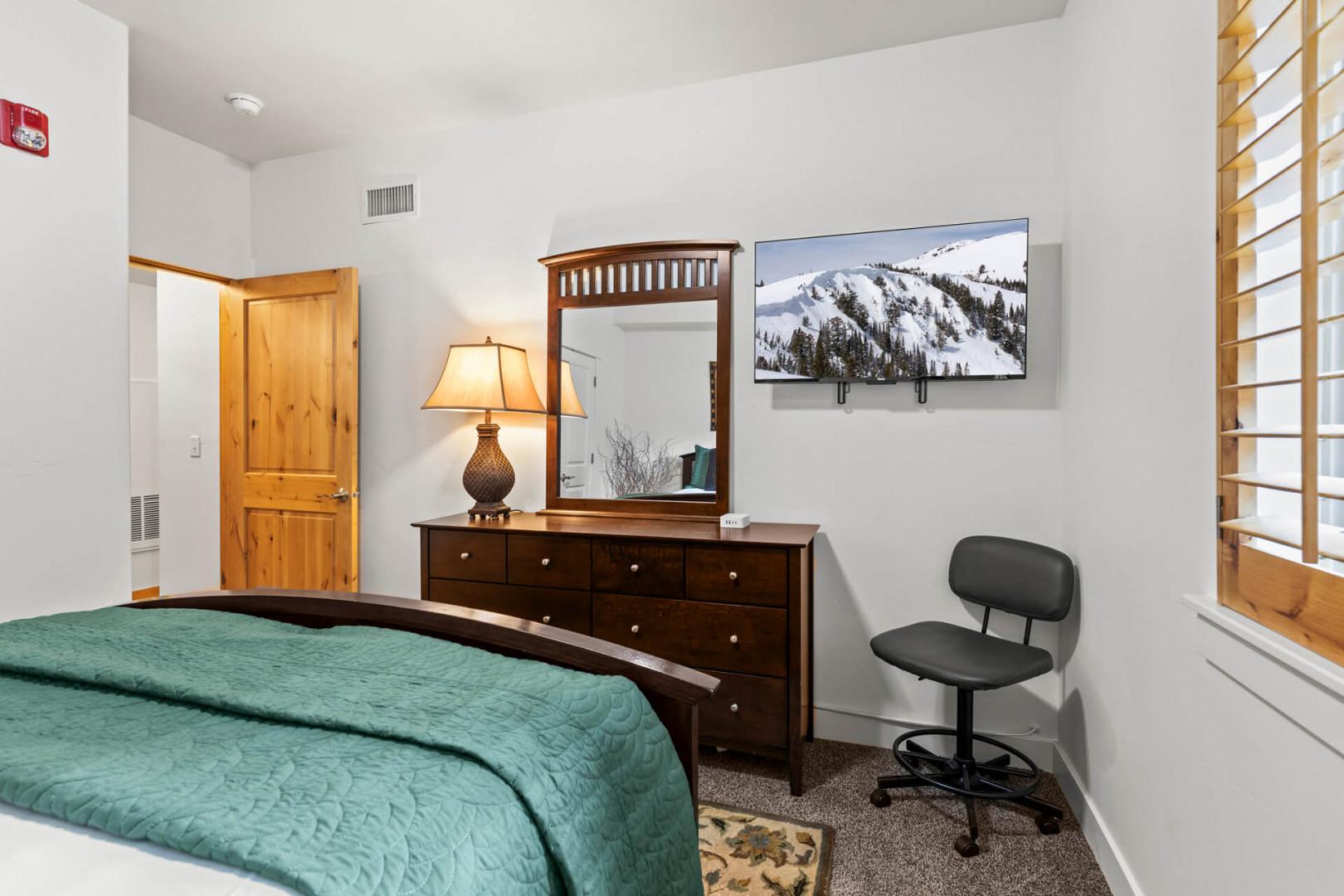 Vacation Rentals in Park City at Bear Hollow Lodges 1304: Guest bedroom with Queen bed