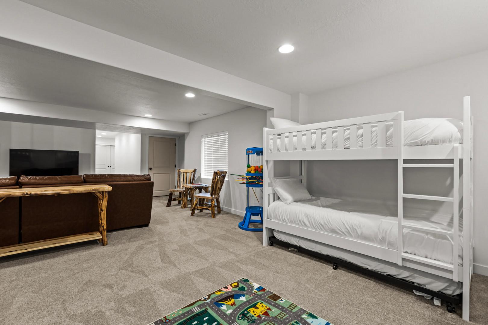 Coyote Ridge 1796: Downstairs Den/Bedroom