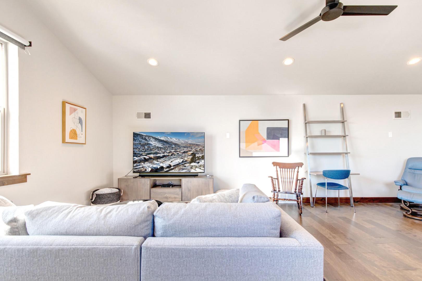 Black Rock Ridge 14457: Living Room: "Cozy sofa area with a view of the TV."