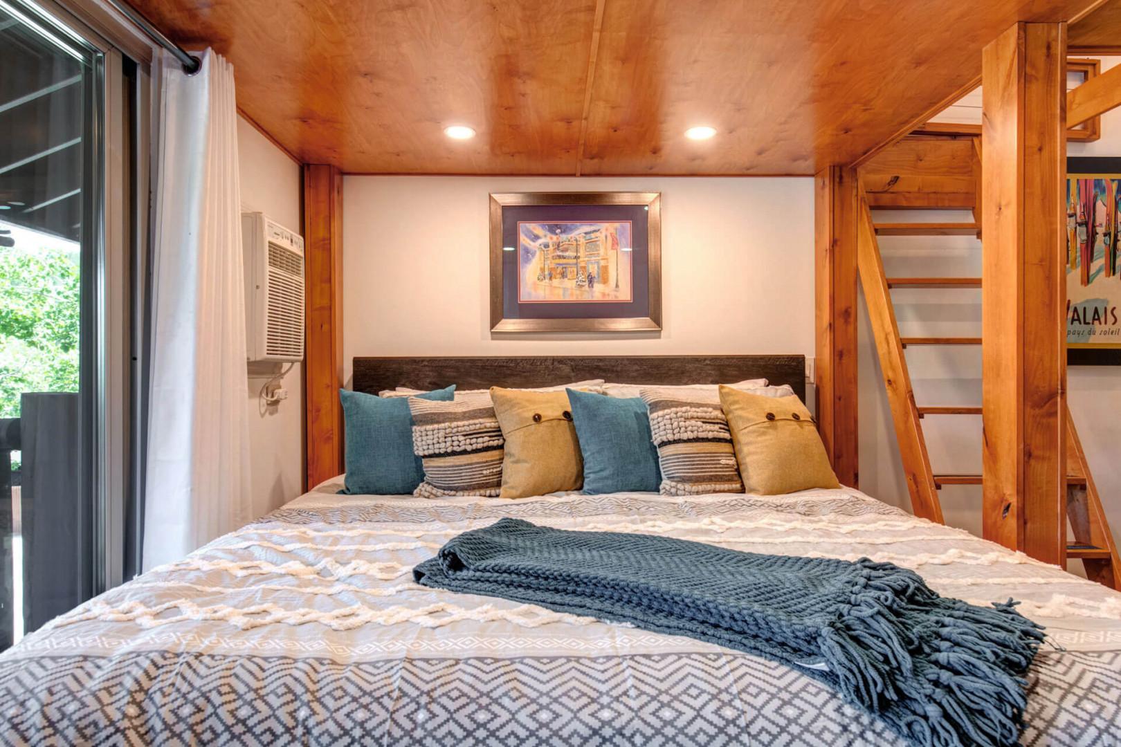 Vacation Rentals in Park City at Prospector Lodge 627: Studio with King bed and King loft bed