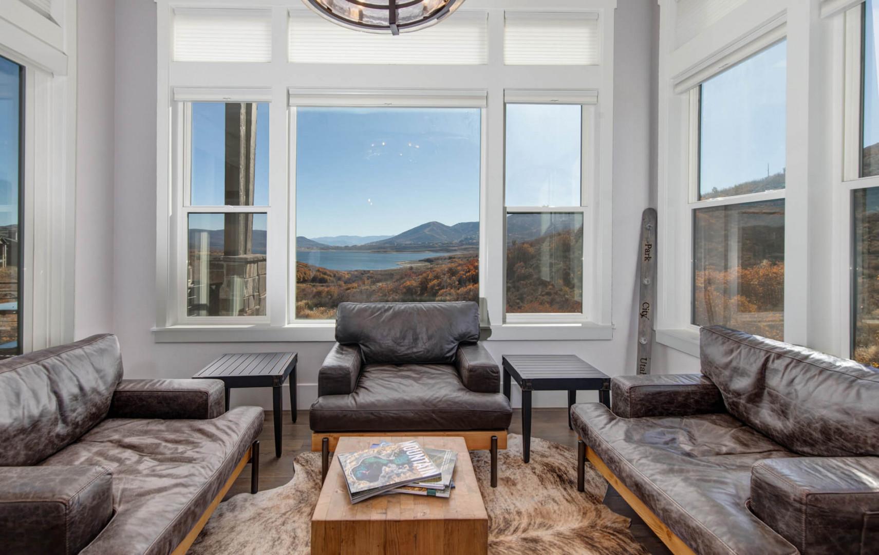 Deer Springs 12797: Enjoy multiple living spaces like this cozy seating area that is next to the kitchen.