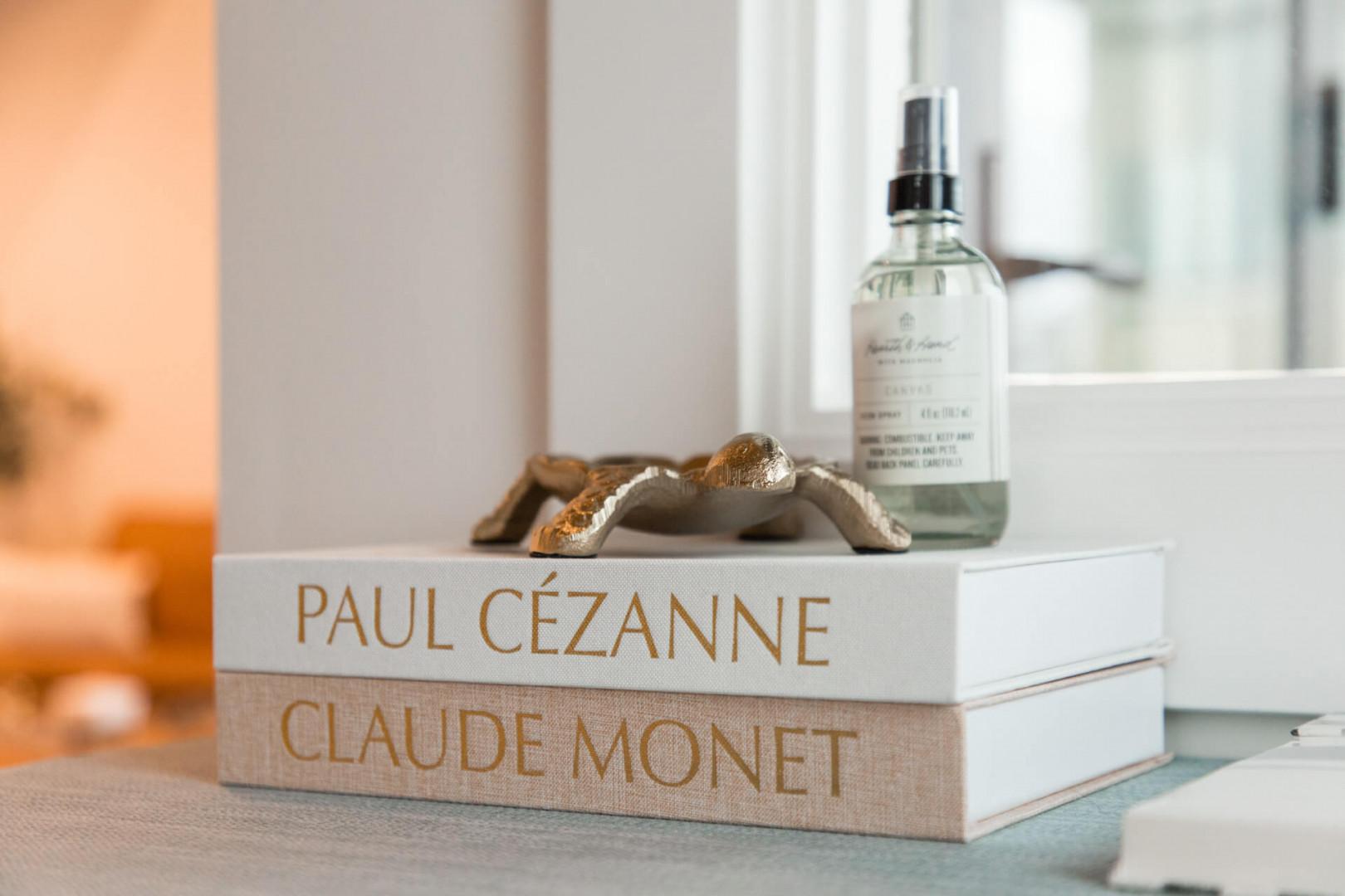 Upper Main 301: Unwind with curated art books and luxurious amenities thoughtfully placed for your relaxation and inspiration.