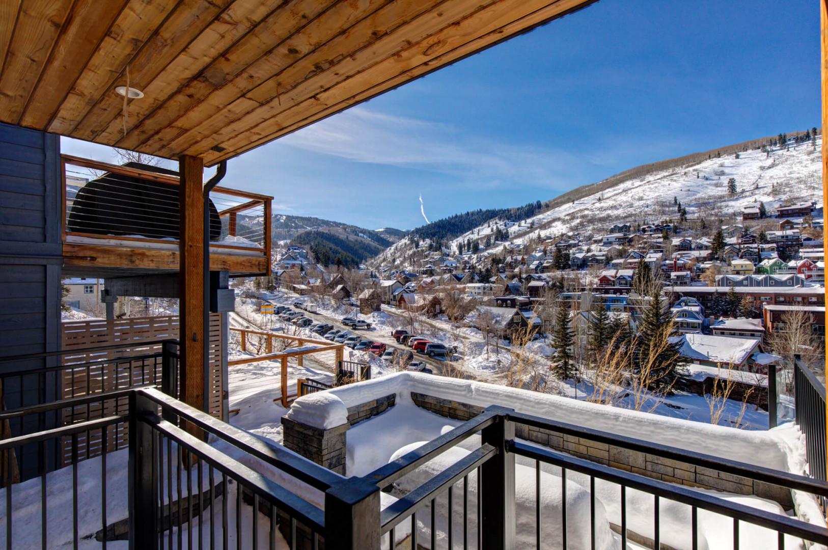 Outdoor Patio: "Serene view of mountains and charming neighborhood from your cozy retreat.