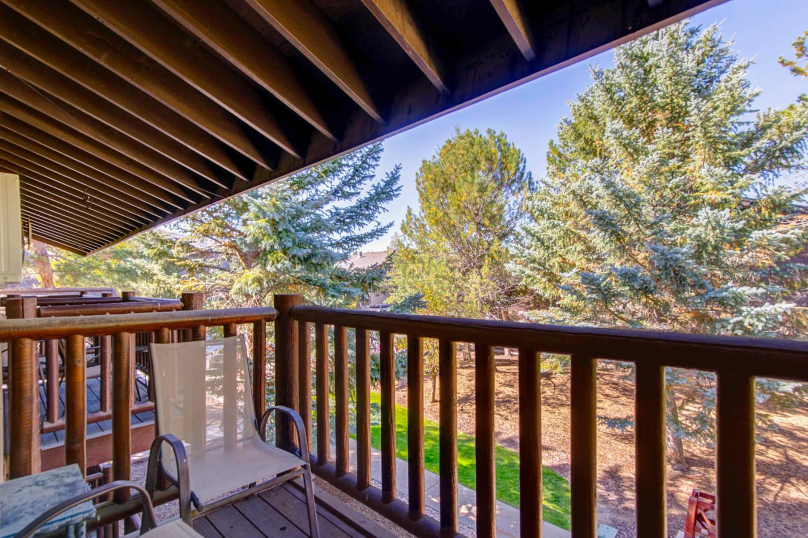 Vacation Rentals in Park City at Prospector Lodge 925: Private balcony