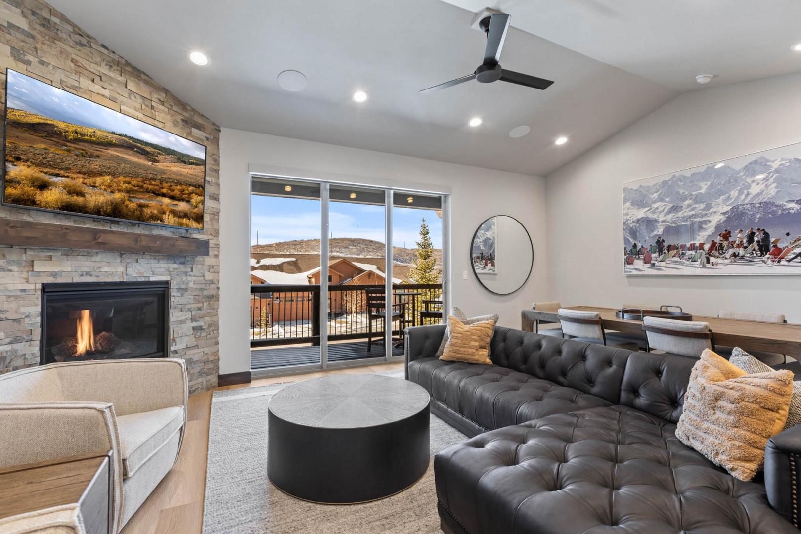 Black Rock Ridge 14536: Cozy space with fireplace and outdoor access, perfect for relaxation.