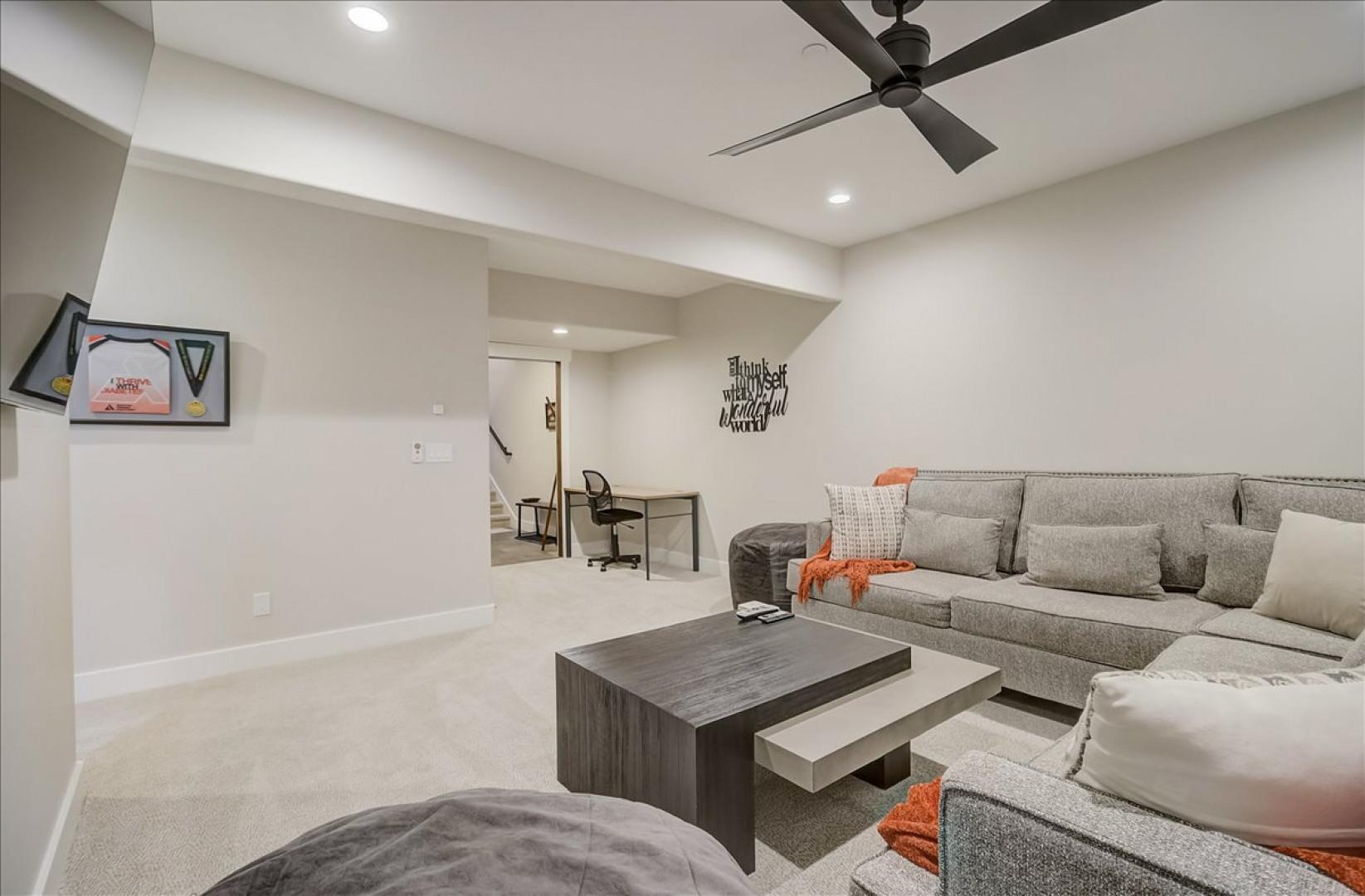 Black Rock Ridge 14202: Living Room: "Cozy corner with sofa set and a functional desk area."