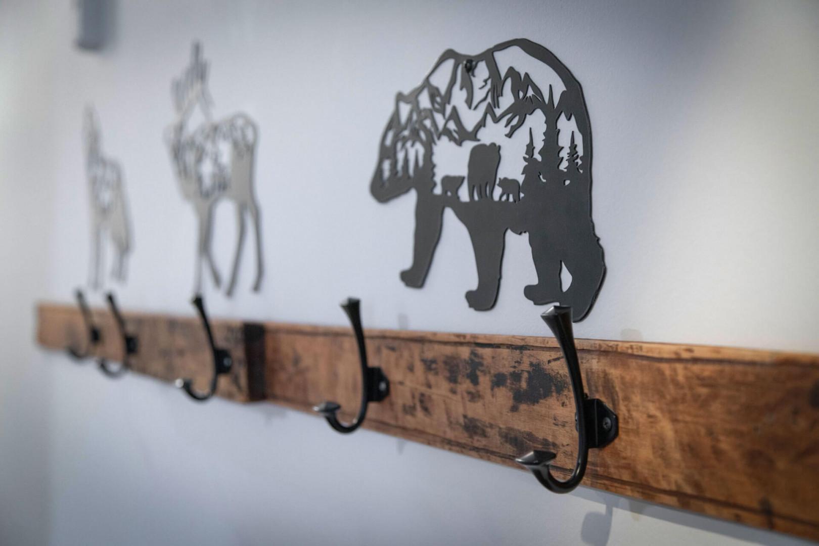 Hang your coats and gear on these charming rustic hooks, adorned with wilderness silhouettes that capture the mountain spirit of your getaway.