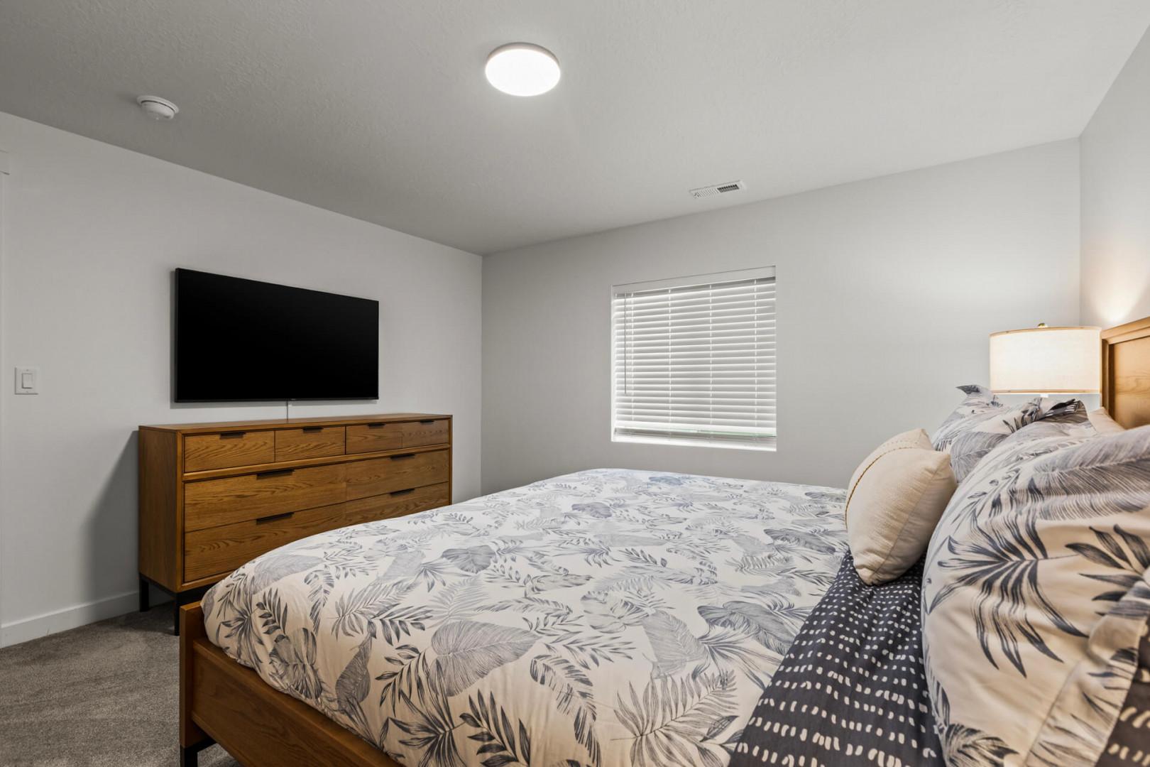 Coyote Ridge 1796: Downstairs King Bedroom