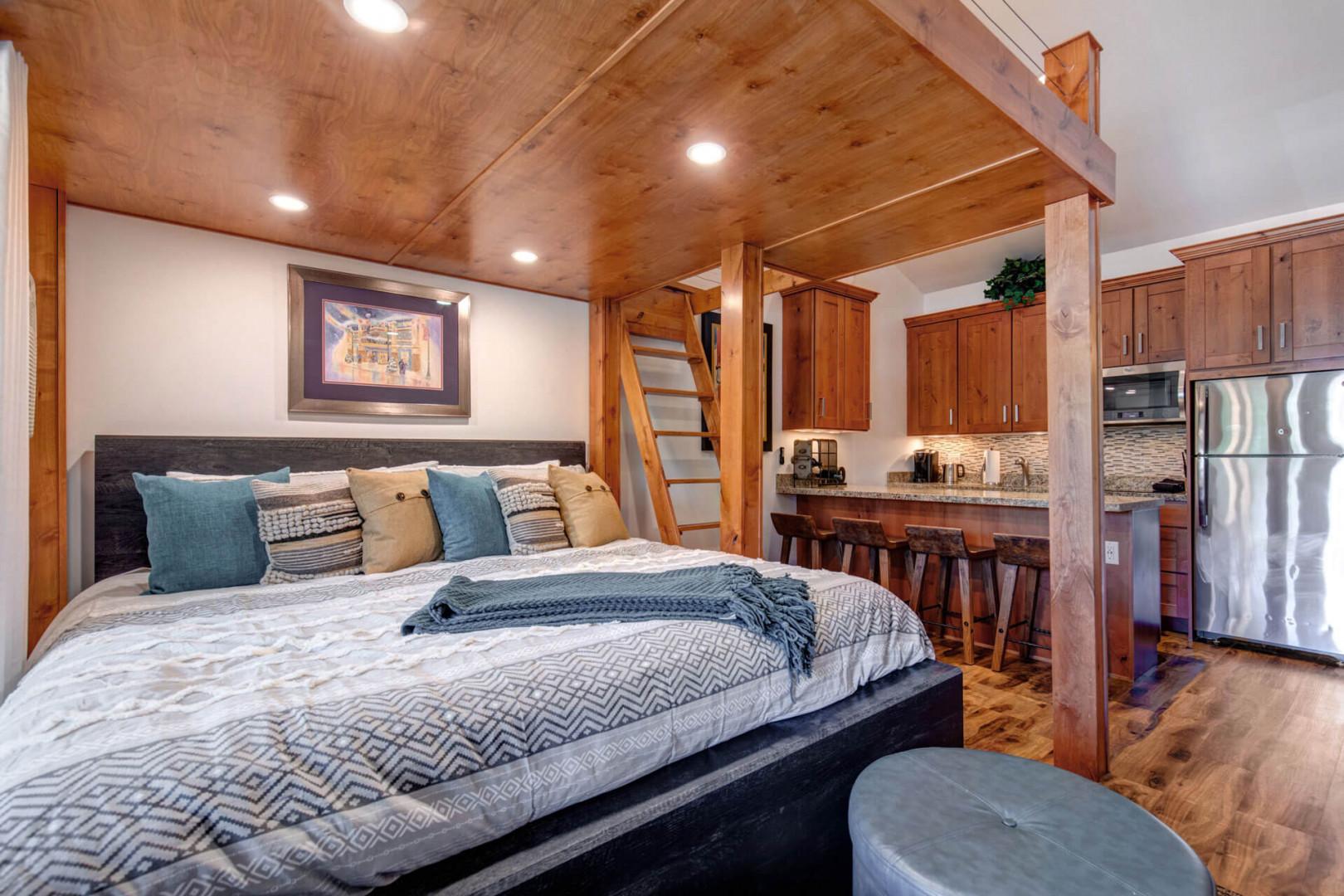 Vacation Rentals in Park City at Prospector Lodge 627: Studio with King bed and King loft bed