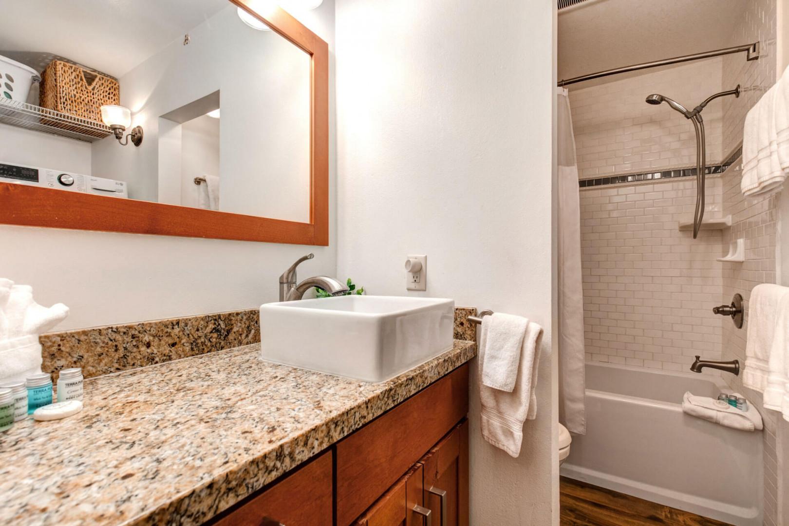 Vacation Rentals in Park City at Prospector Lodge 627: Full bathroom
