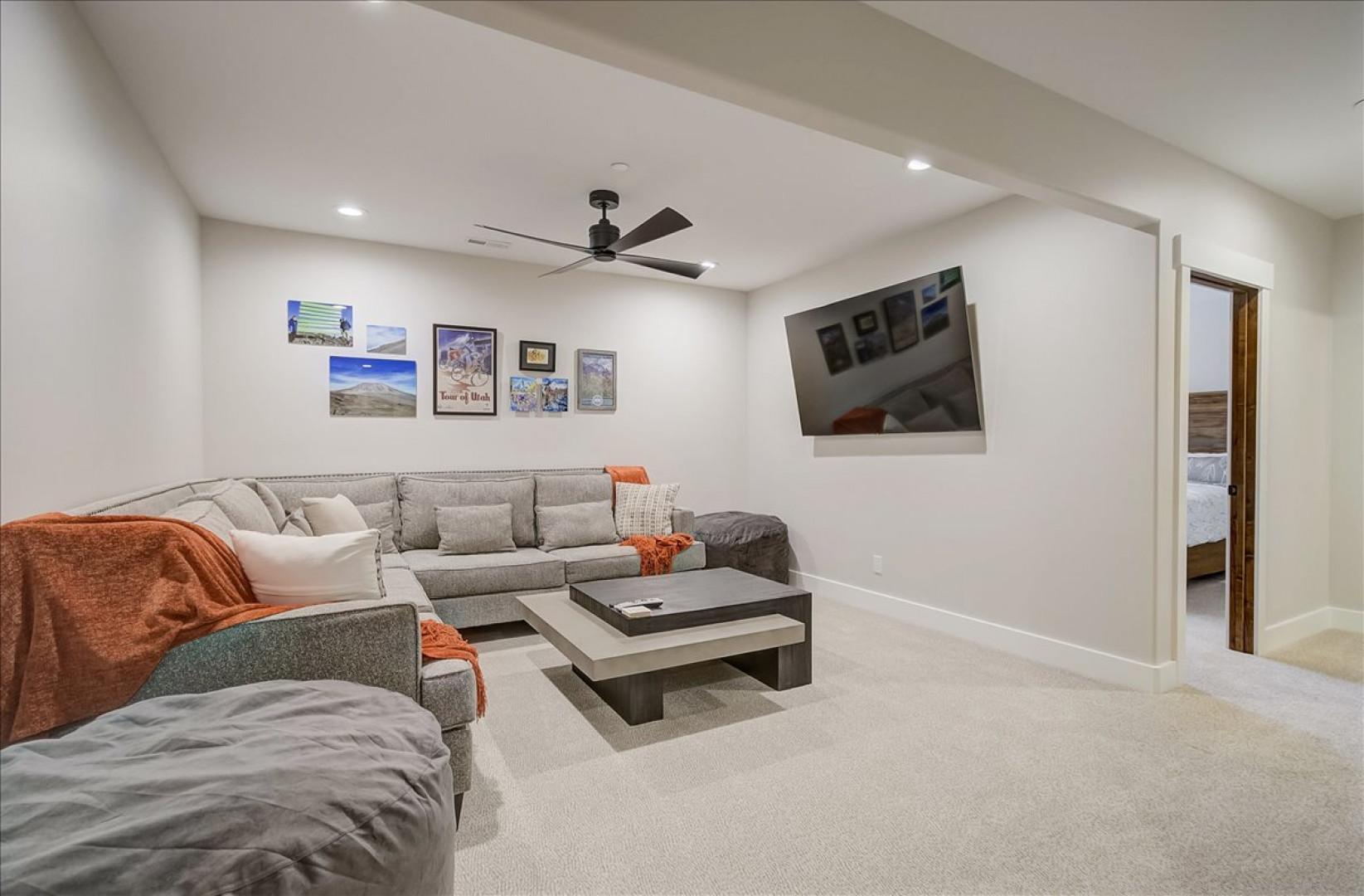 Black Rock Ridge 14202:  "Cozy setup with a stylish sofa set, center table, and TV."