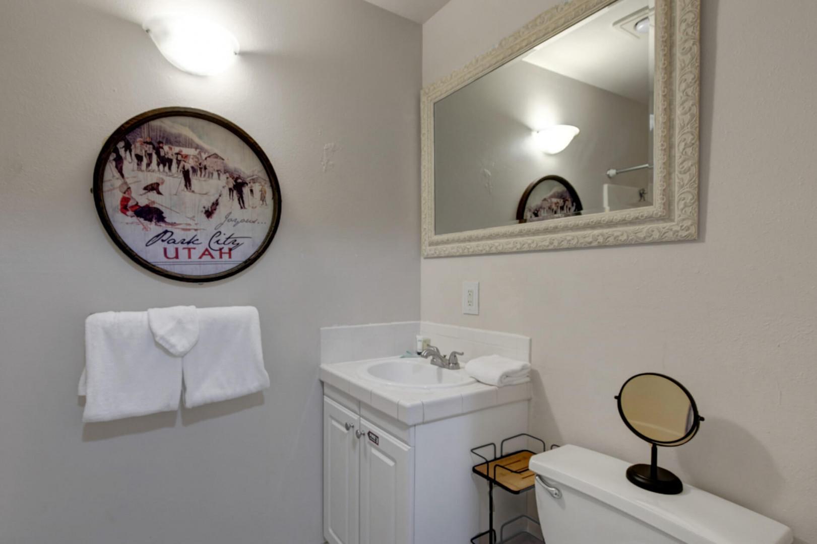 Vacation Rentals in Park City at Prospector Lodge 925: Full bathroom