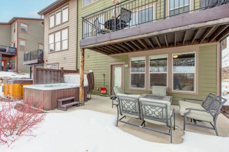 Retreat 13548: Back patio with firepit and private hot tub.
