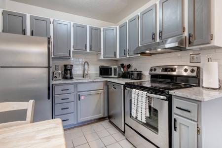 Vacation Rentals in Park City at Carriage House 305: Kitchen - stainless steel appliances, fully-equipped
