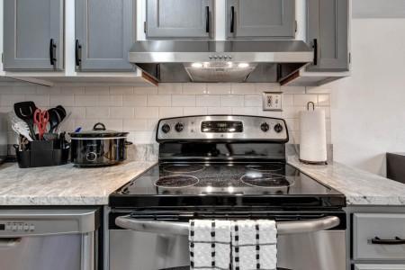 Vacation Rentals in Park City at Carriage House 305: Kitchen - stainless steel appliances, fully-equipped
