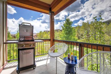 Vacation Rentals in Park City at Bear Hollow Lodges 1404: Private balcony with seating and BBQ grill