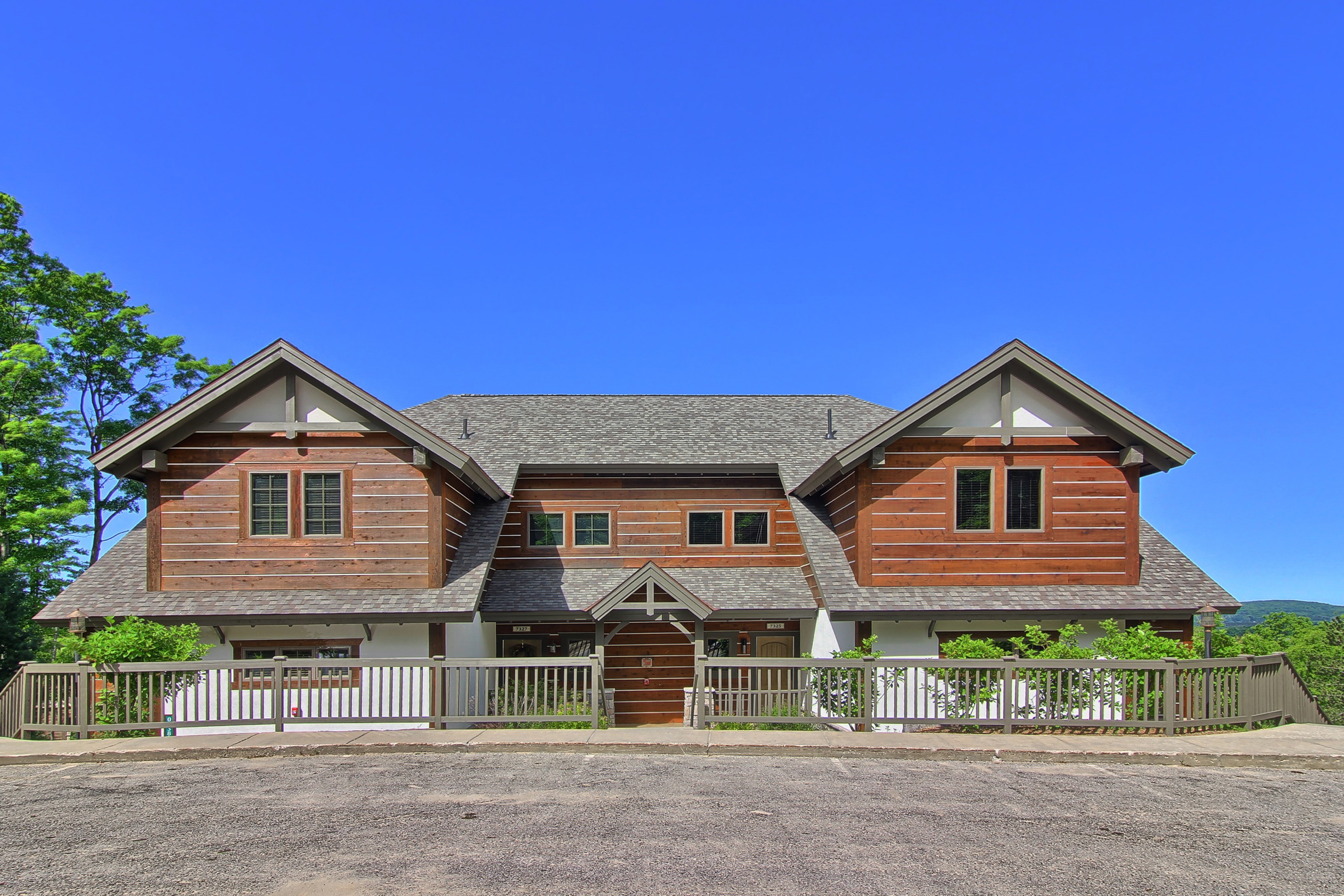 7325 Creekside Condo