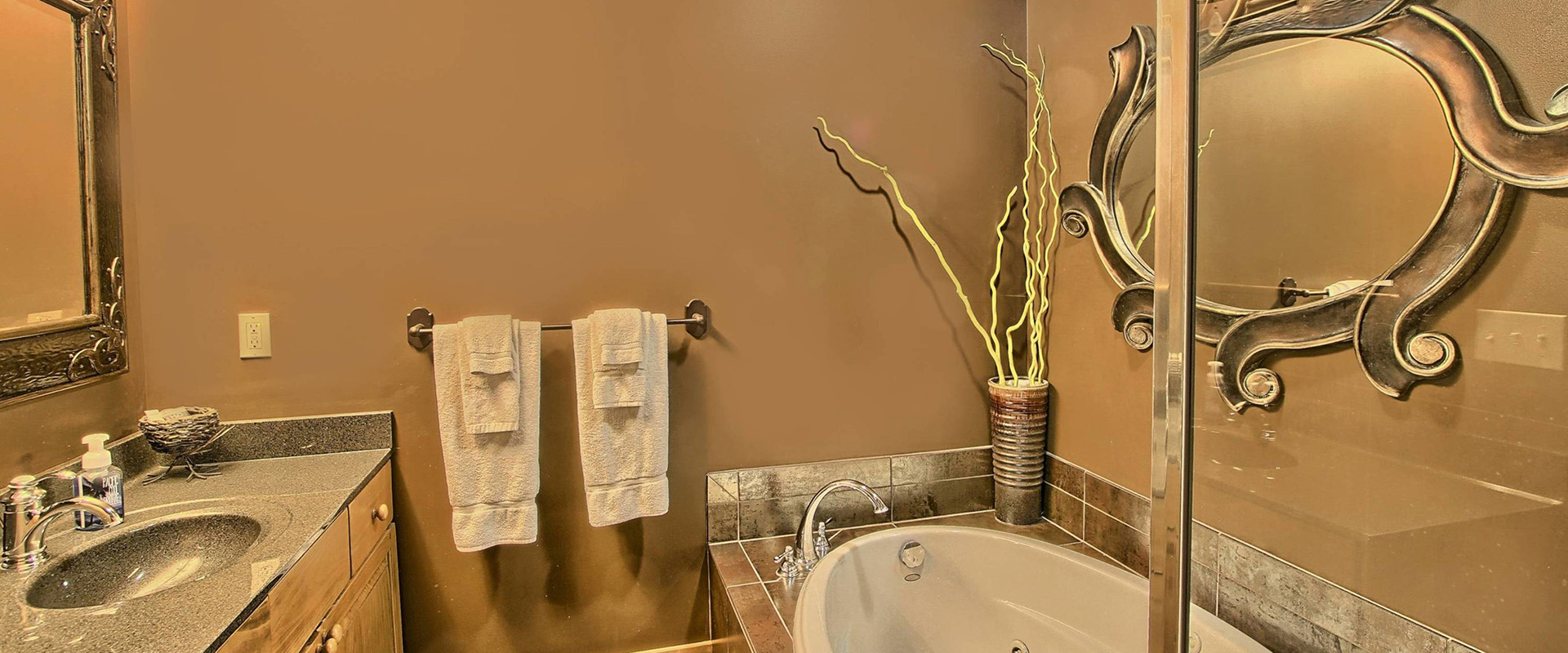 7320 Creekside Condo