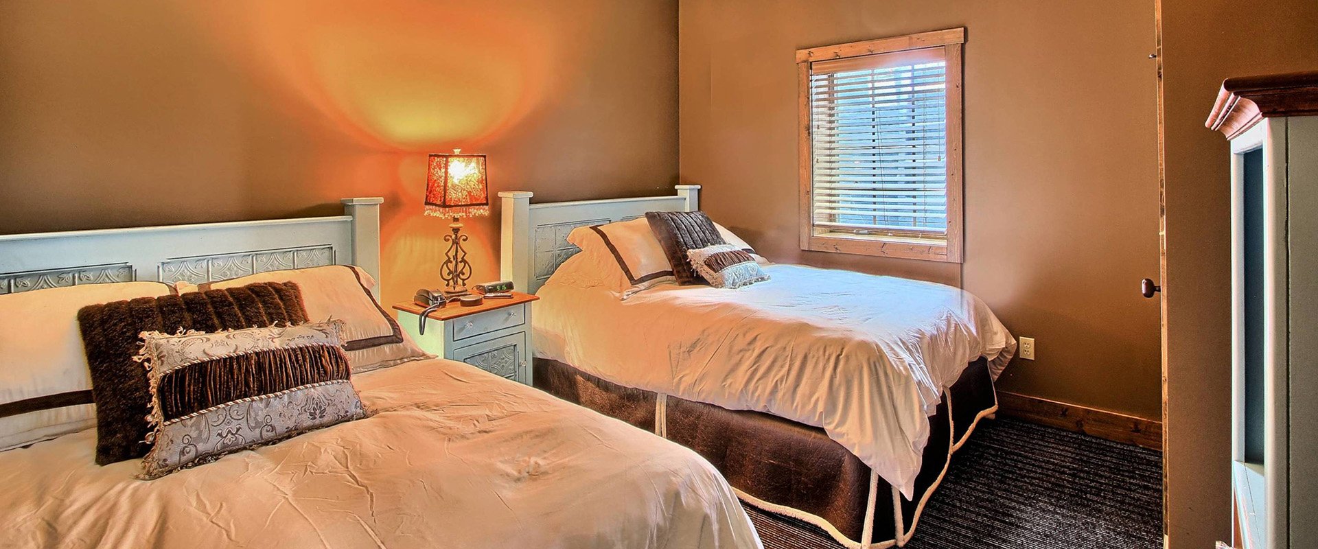 7320 Creekside Condo