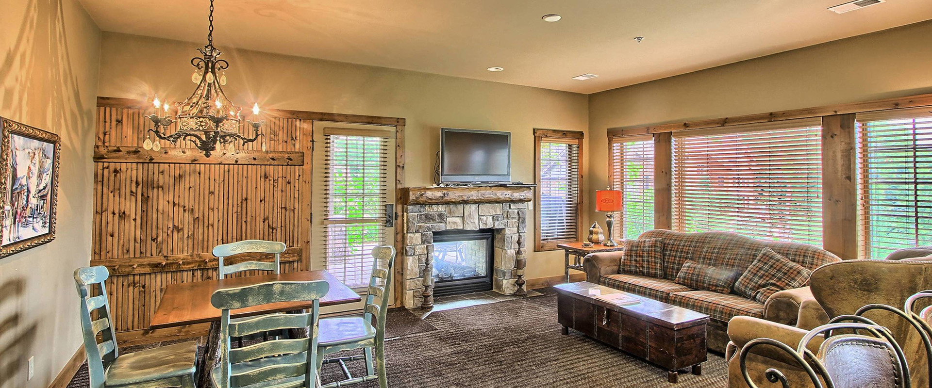 7320 Creekside Condo