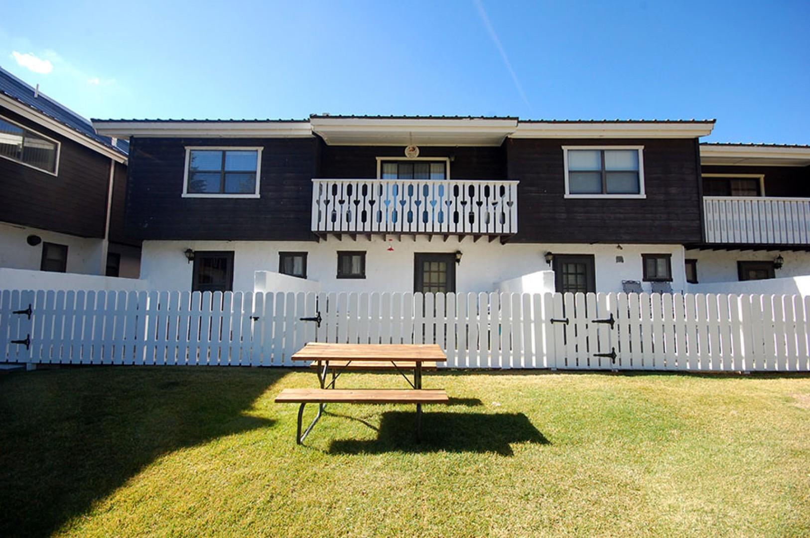 Claim Jumper Townhouse 07