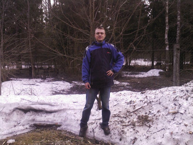 b77f48a39e488d6681a8e972.jpg - Стою на сугробе