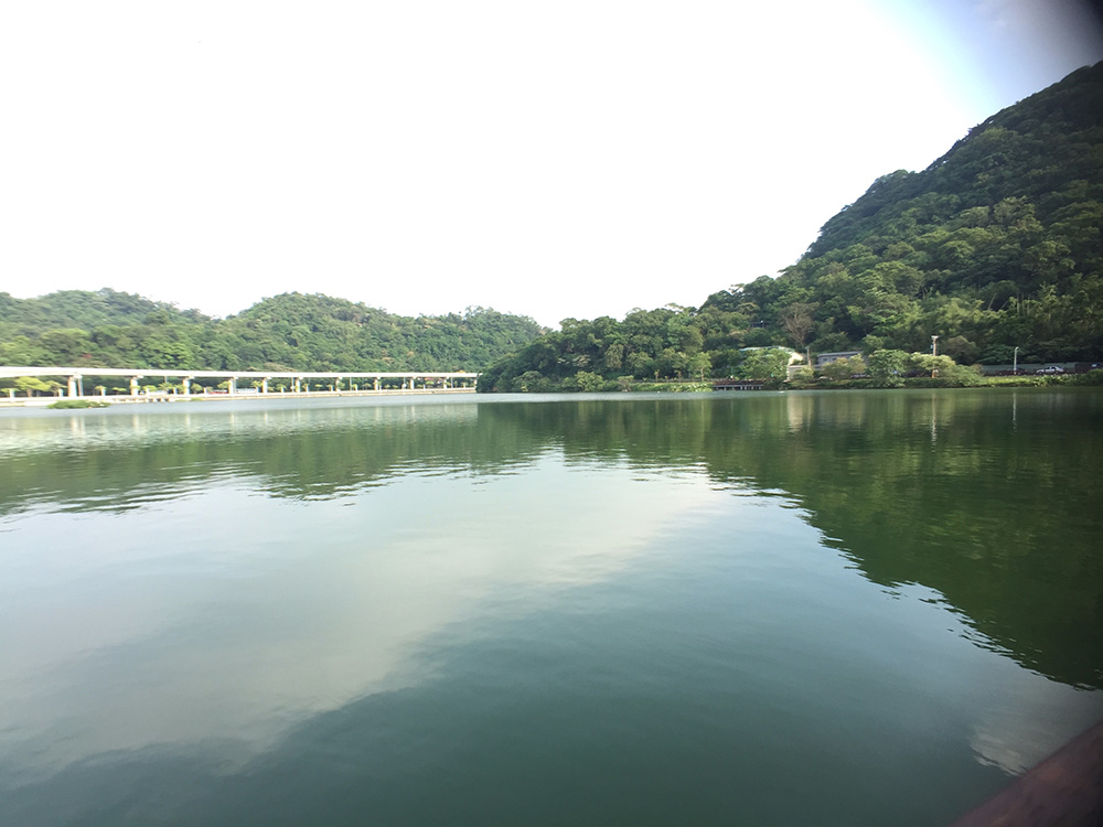 (拍攝:iPhone 6, Moment Case, 廣角) Moment 的就看不太出來變形了,但是照片四周會有一些黑角