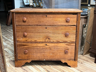 Chest of drawers 3 drawer4