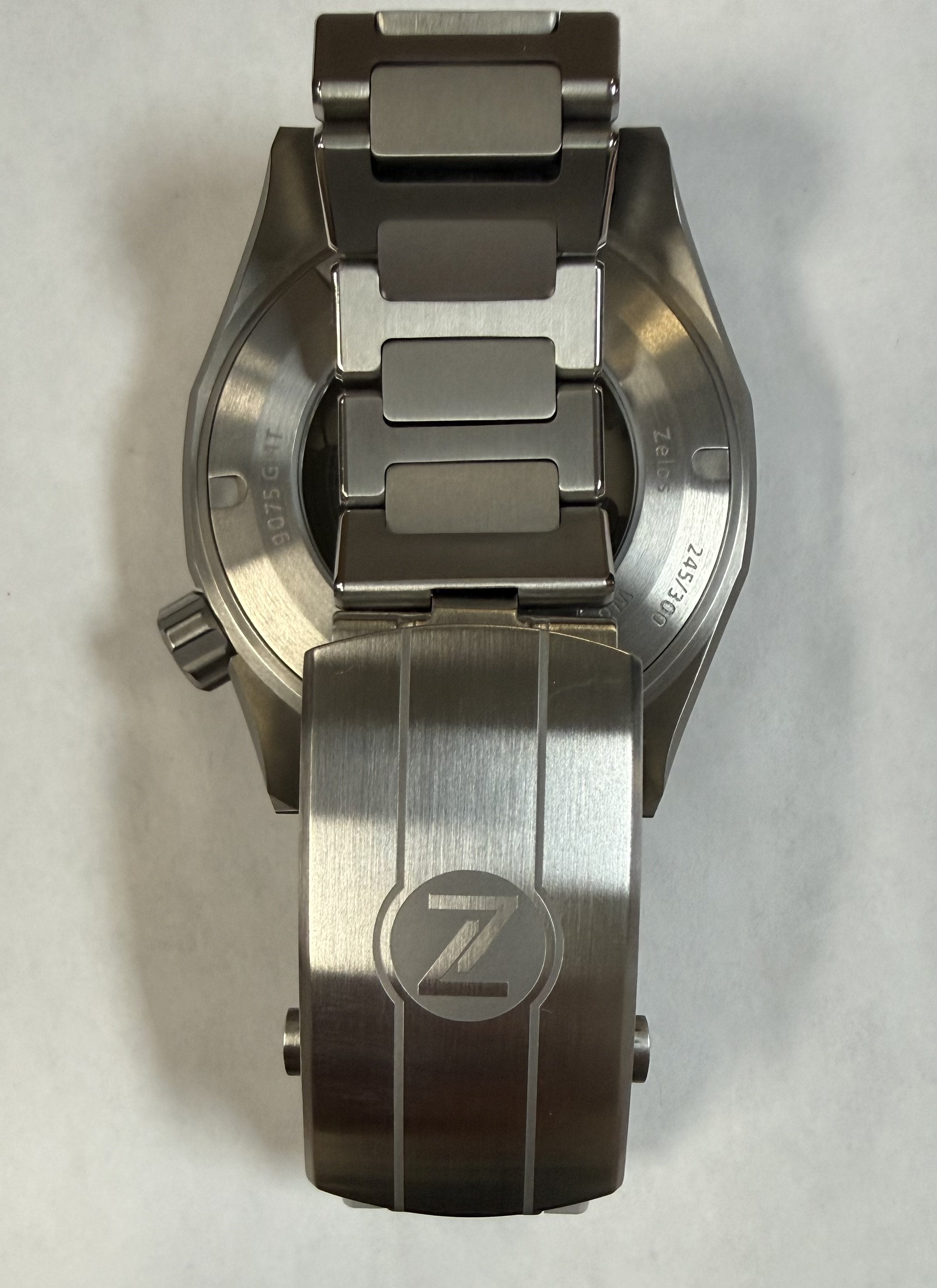 Zelos Thresher World Timer 41mm MOP – WatchPatrol