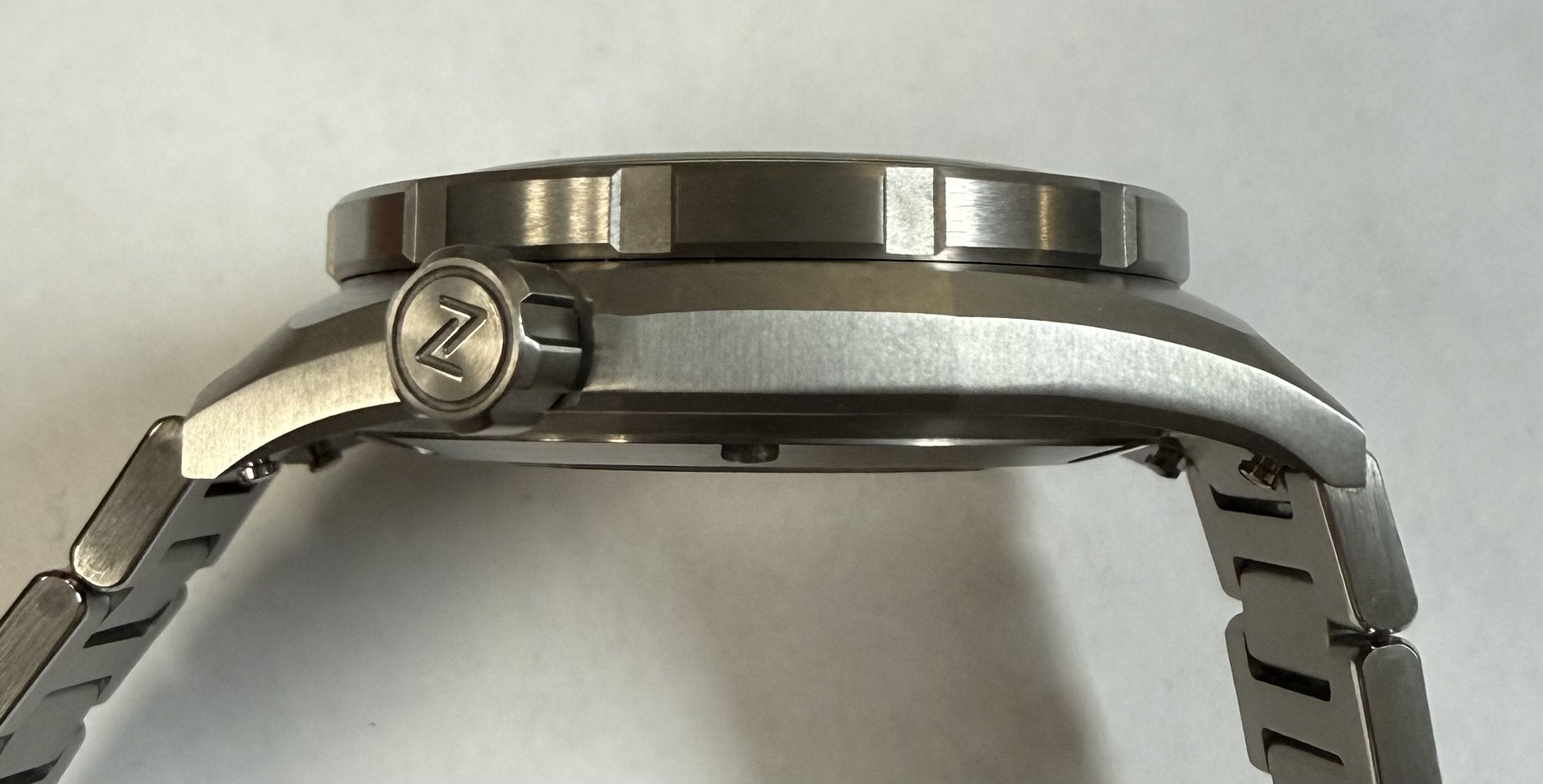 Zelos Thresher World Timer 41mm MOP – WatchPatrol