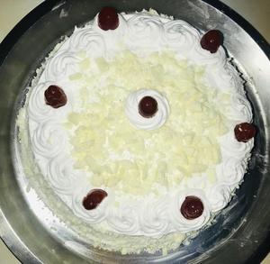 White Forest 1/2 KG Cake