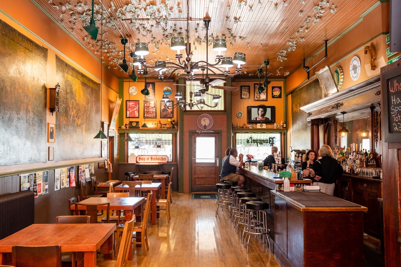 Puempel's Olde Tavern