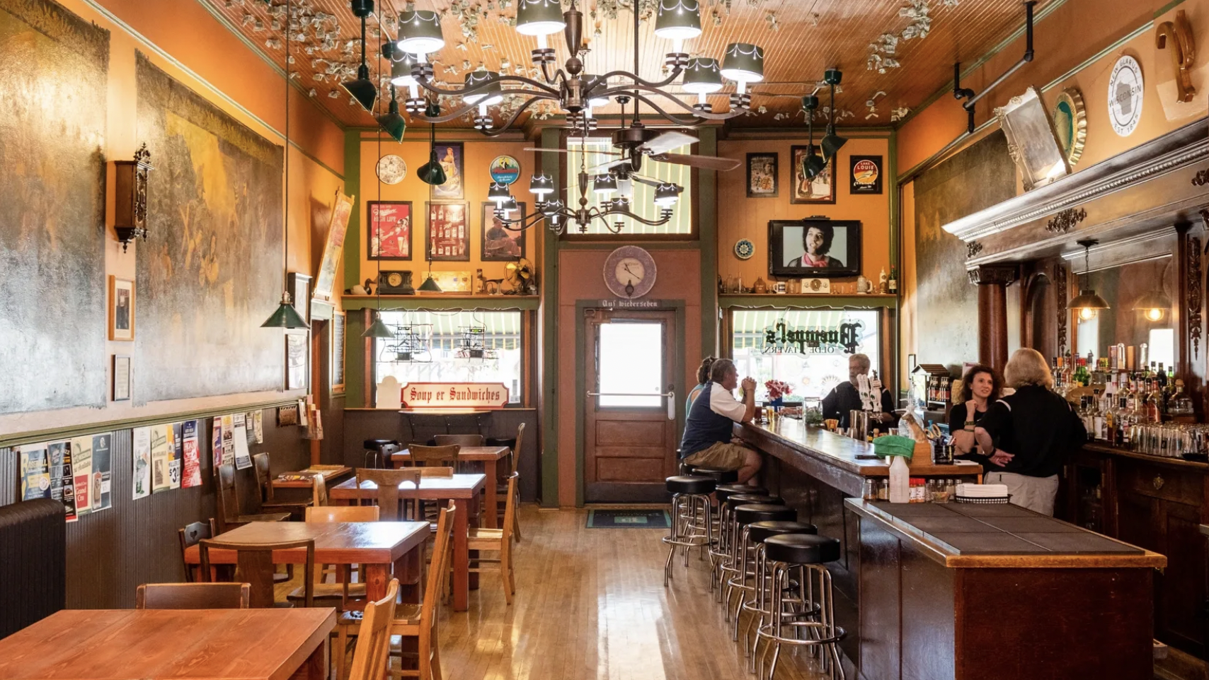 Peumpel’s Olde Tavern