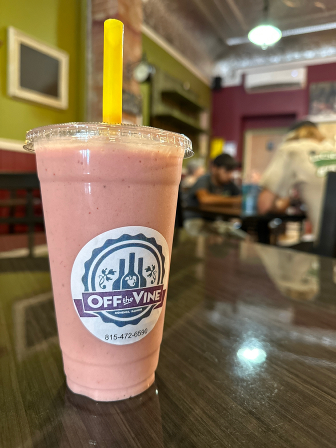 Quick bite and smoothie in Momence