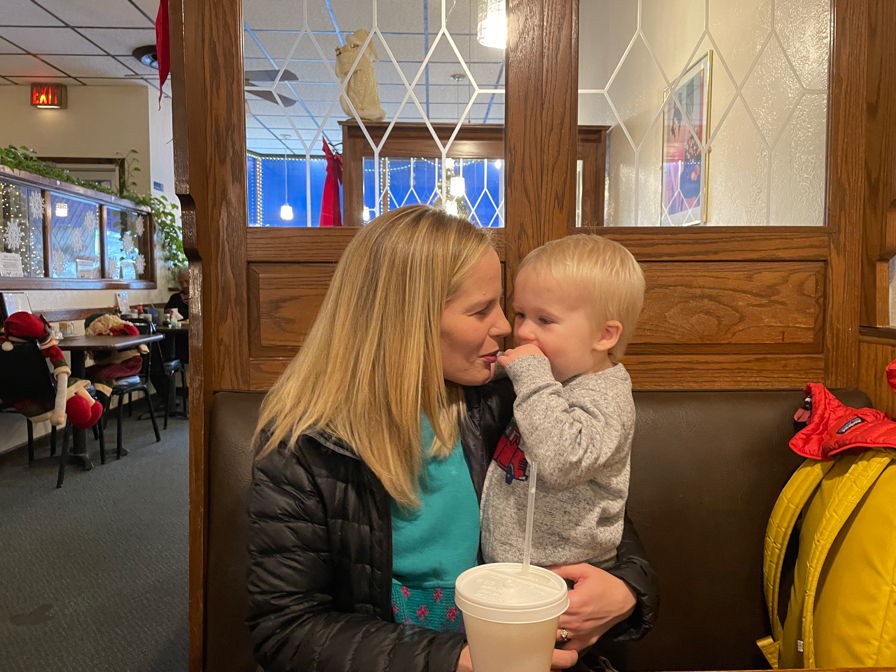 📍 Lori’s Restaurant