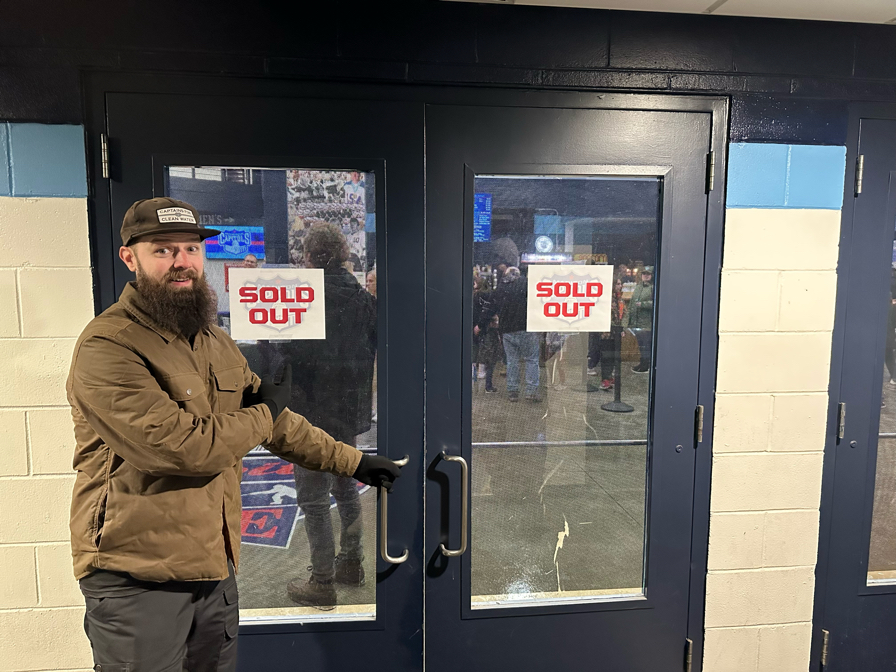 📍 Bob Suter’s Capitol Ice Arena